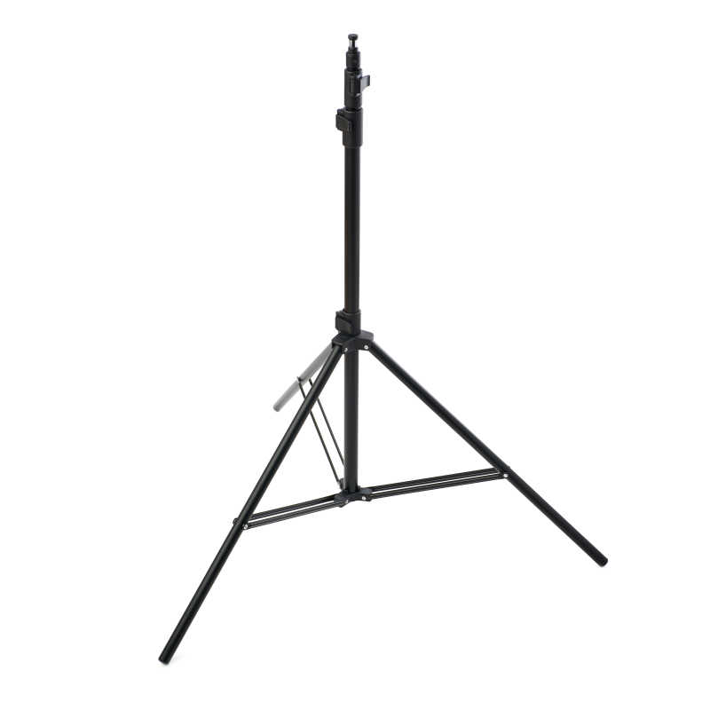 工作室中的黑色三脚架