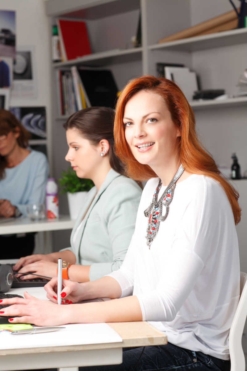 现代图形工作室的团队合作