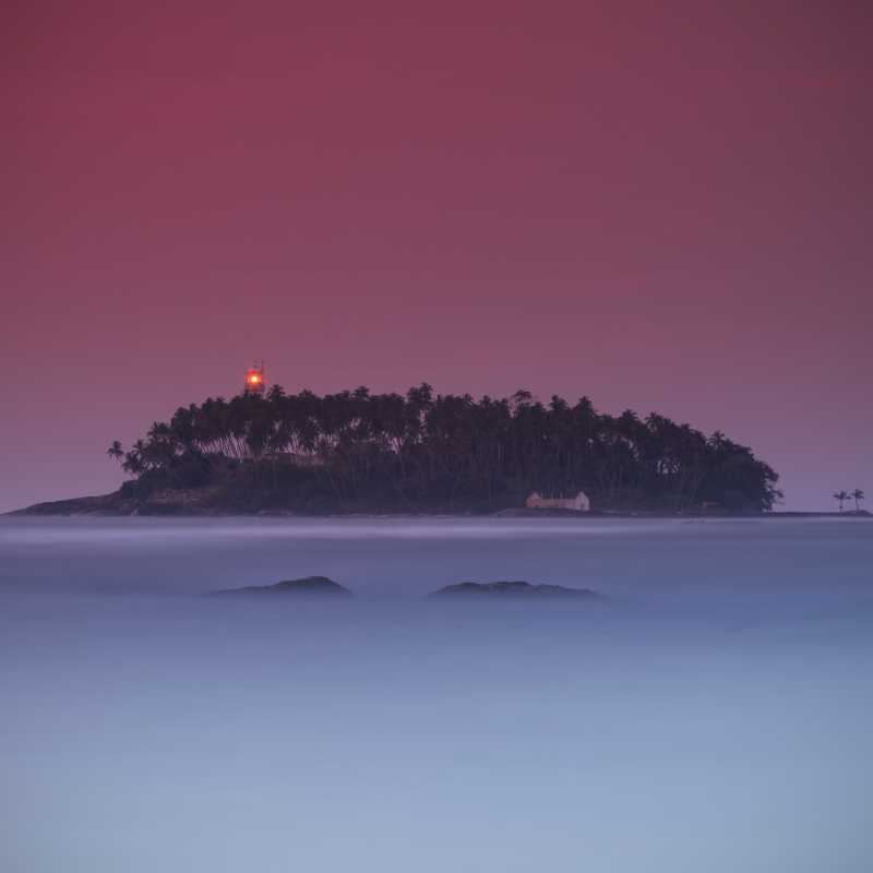 岛上的灯塔