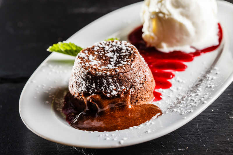 巧克力与奶油冰淇淋