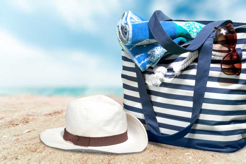 沙子上的海滩物品