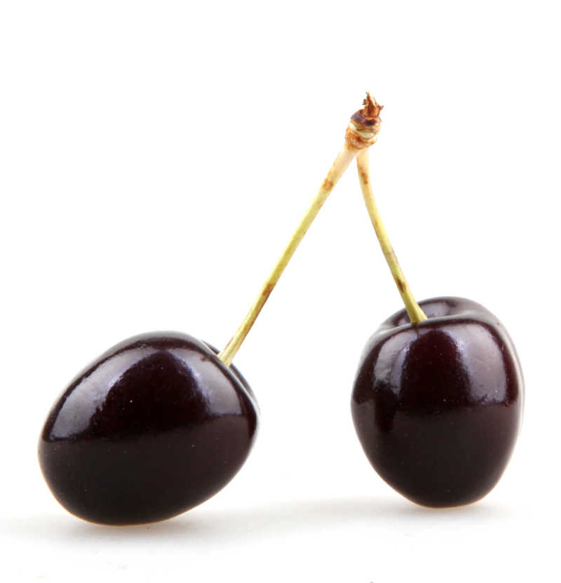 两颗黑色的樱桃