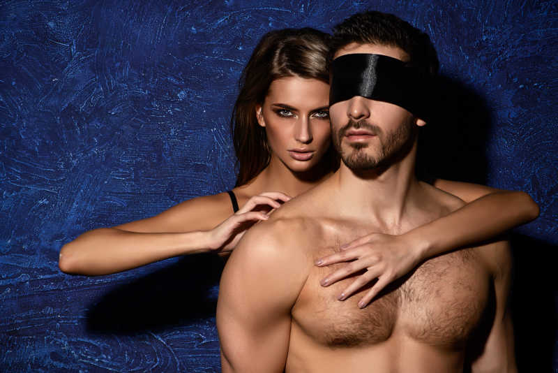 激情夫妻玩爱情游戏