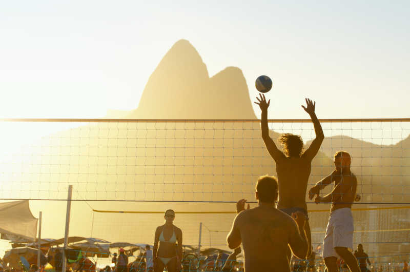 巴西人在打沙滩排球