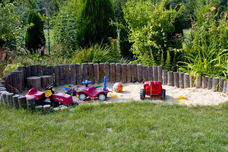 放在沙坑的玩具