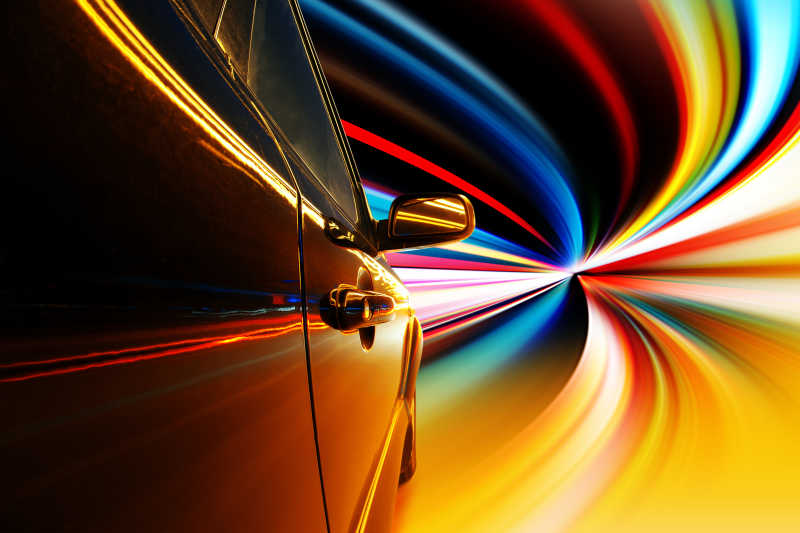 夜间高速行驶的车