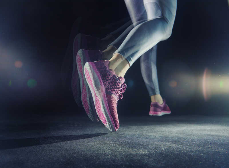 跑步的运动员脚特写