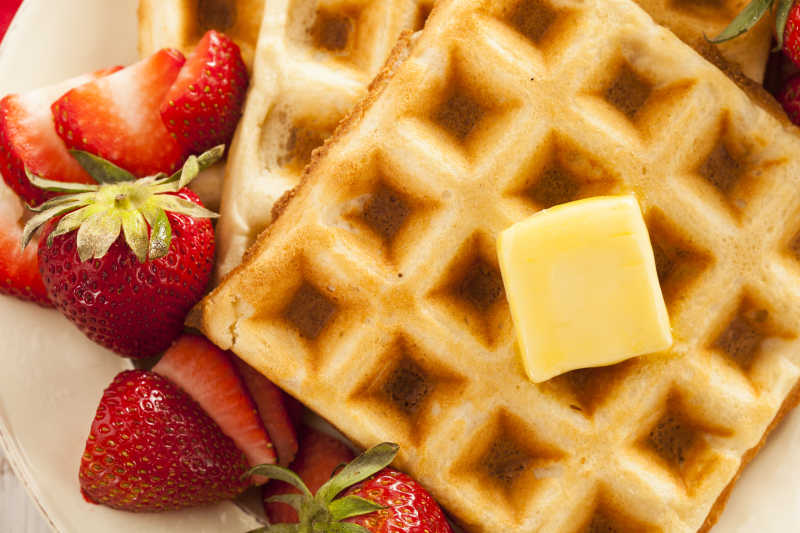 自制的比利时华夫饼和水果