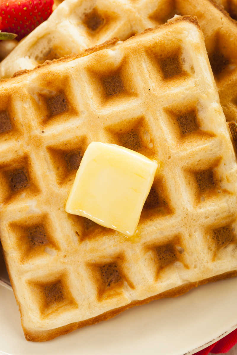 盘子里美味的比利时华夫饼