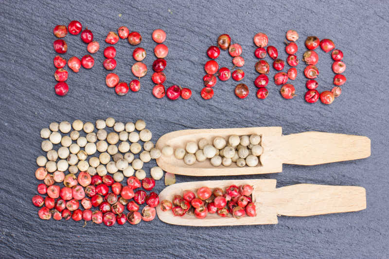 木勺里的两种胡椒