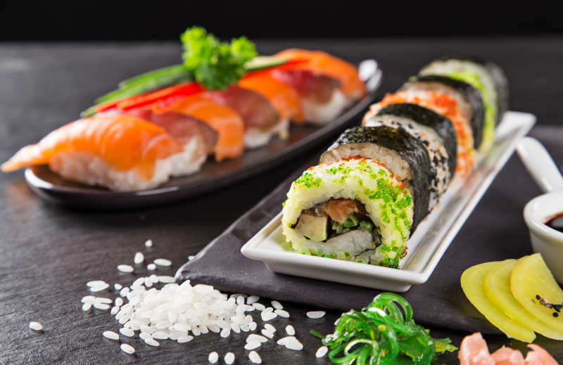 美味的海鲜寿司套餐