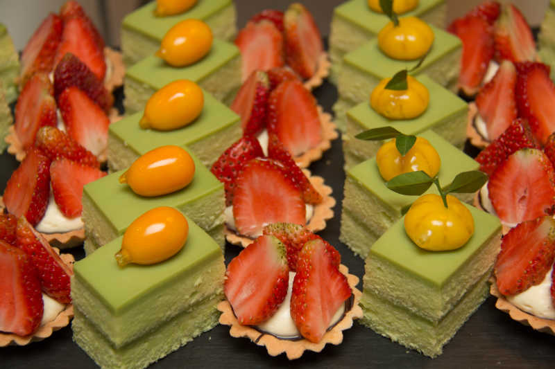 绿茶蛋糕草莓甜点