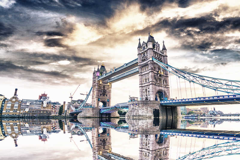 日落时的英国伦敦塔桥