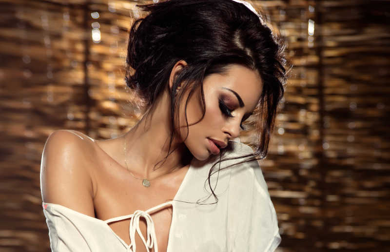 画着浓妆的性感美女写真