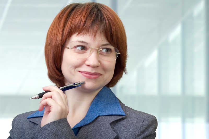 微笑的自信女商人