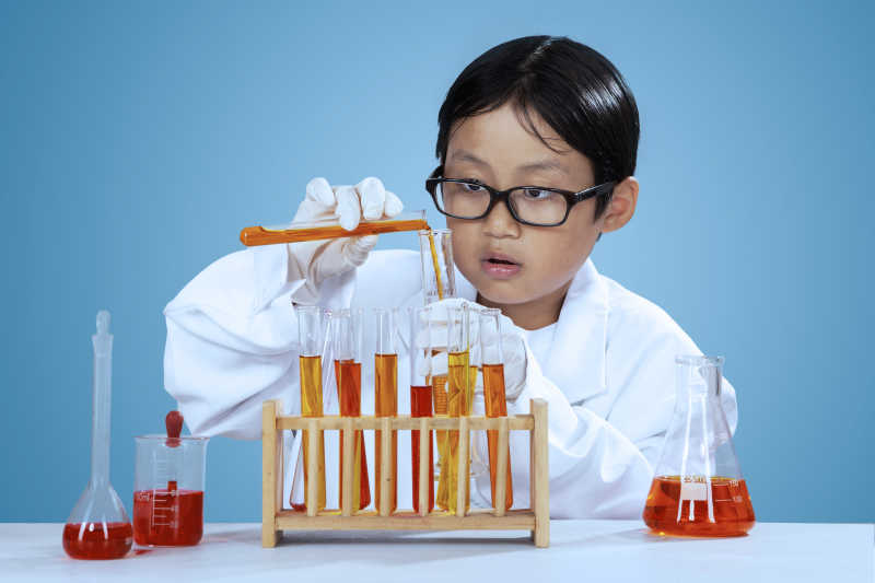 模拟小药剂师混合化学液