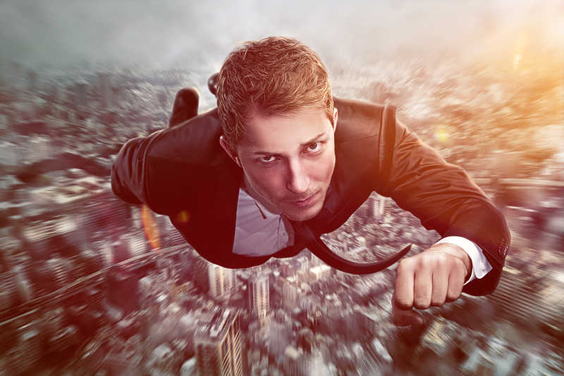 商人在空中飞行展示的超级英雄概念