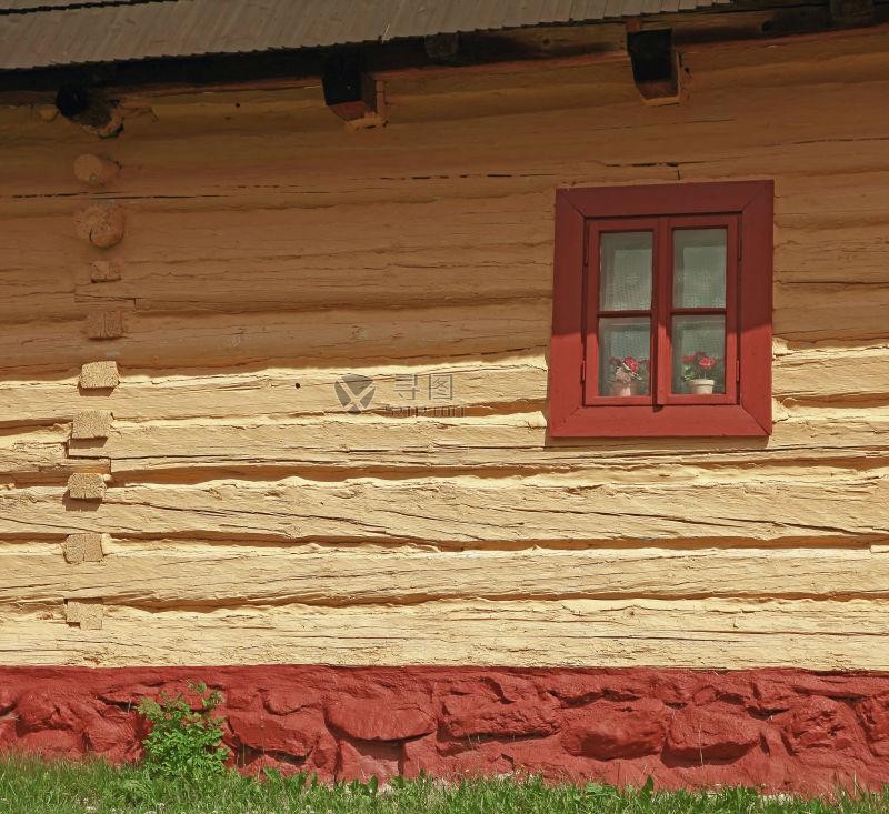 红黄颜色的房屋