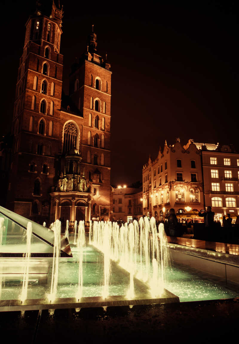 夜景下的克拉科夫波兰主广场