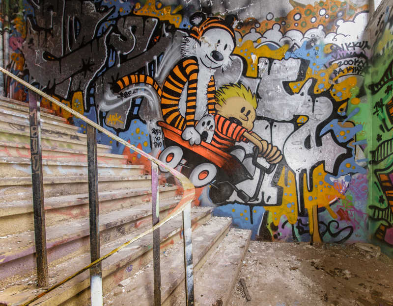 楼梯墙的卡通涂鸦