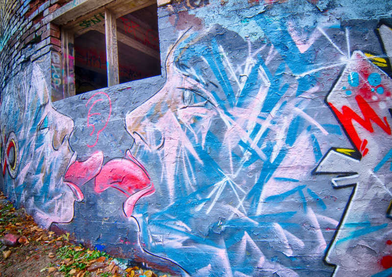 老旧房屋墙壁个性创意涂鸦