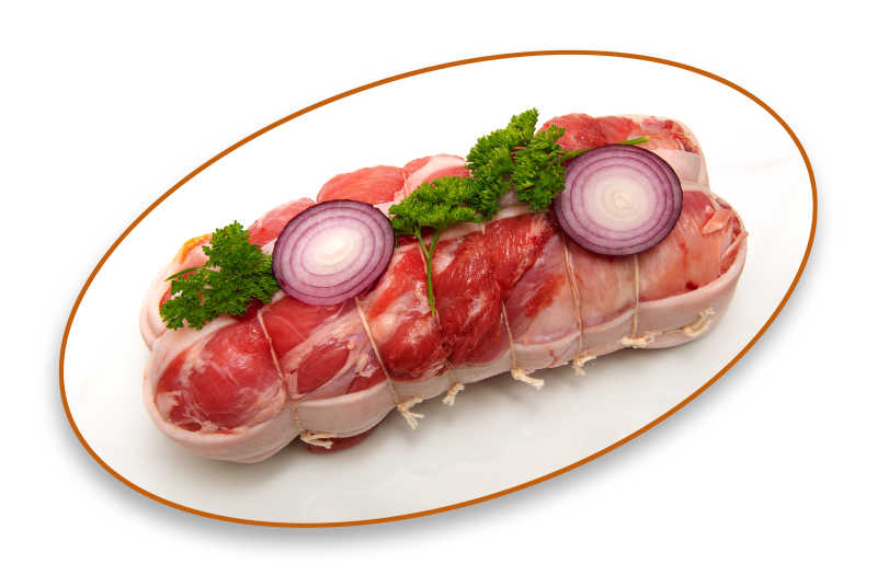 鲜肉捆成一块上面放着洋葱