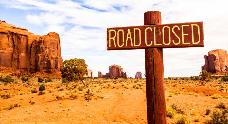 纪念碑山谷路标