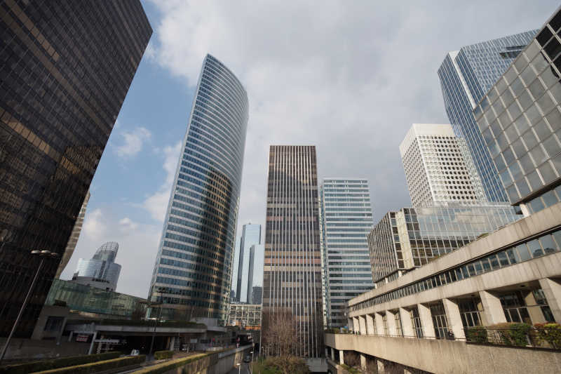 各种摩天大楼的玻璃幕墙