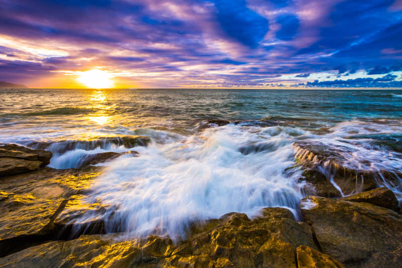 天空背景下美麗的海灘風景