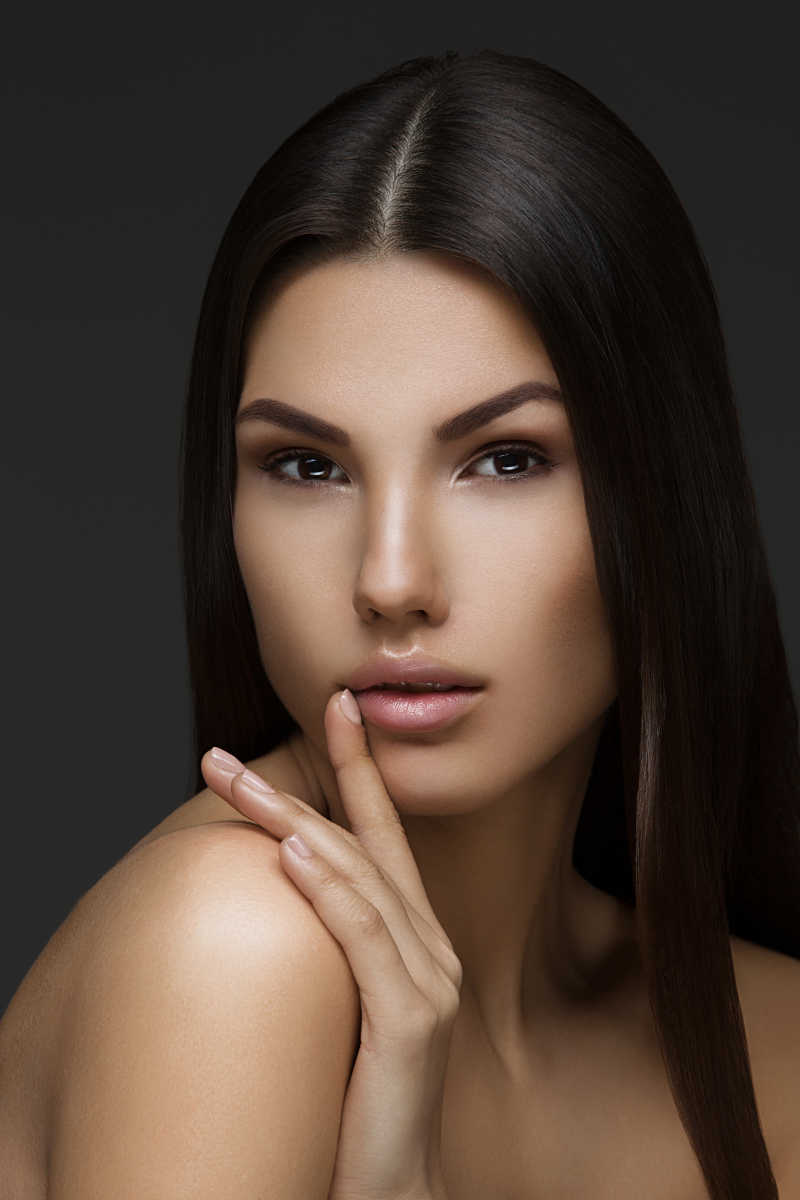 皮肤极度完美的漂亮女人