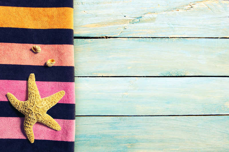 放在木板上的海星