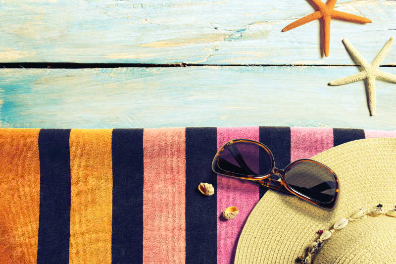 木板的太阳镜遮阳帽