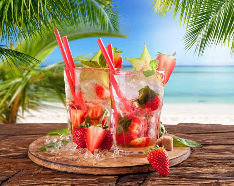 假日冰镇草莓饮品