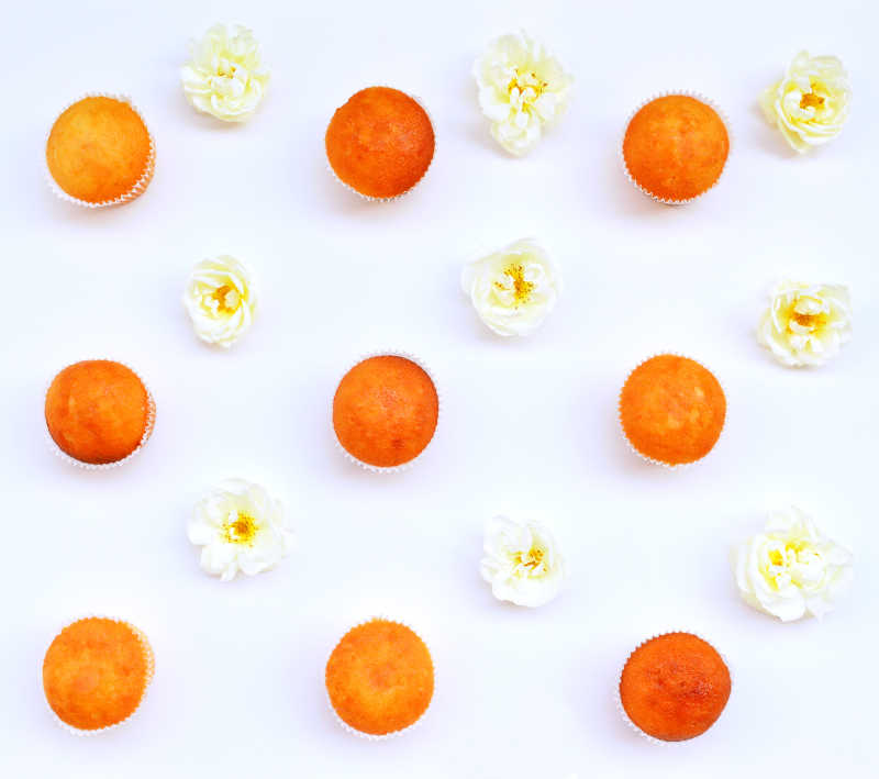 蛋糕和玫瑰图案