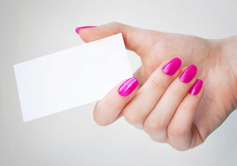 手拿空白名片