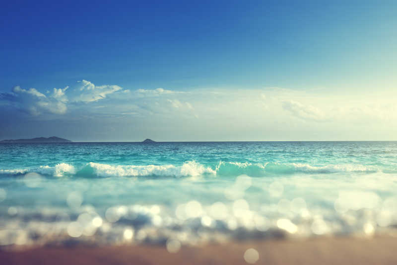 日落时分的海滩