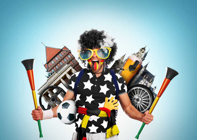 德国球迷戴着红色假发