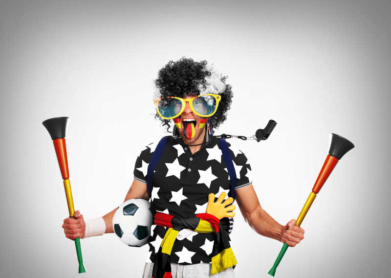 迷戴着红色假发的德国球迷