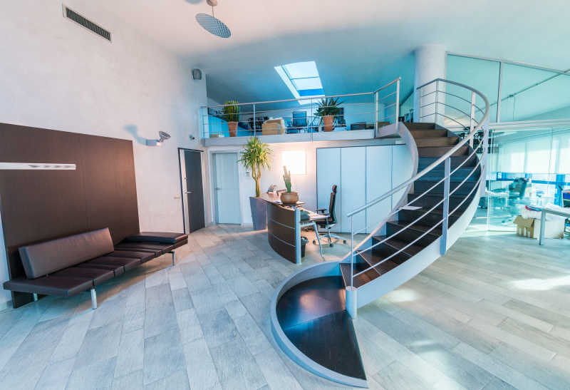现代办公室的楼梯