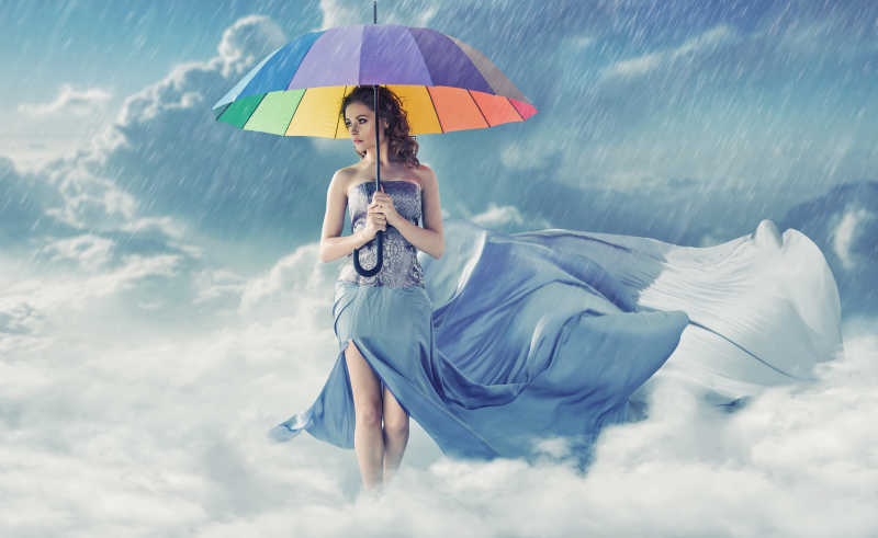 云雨间撑伞的女孩