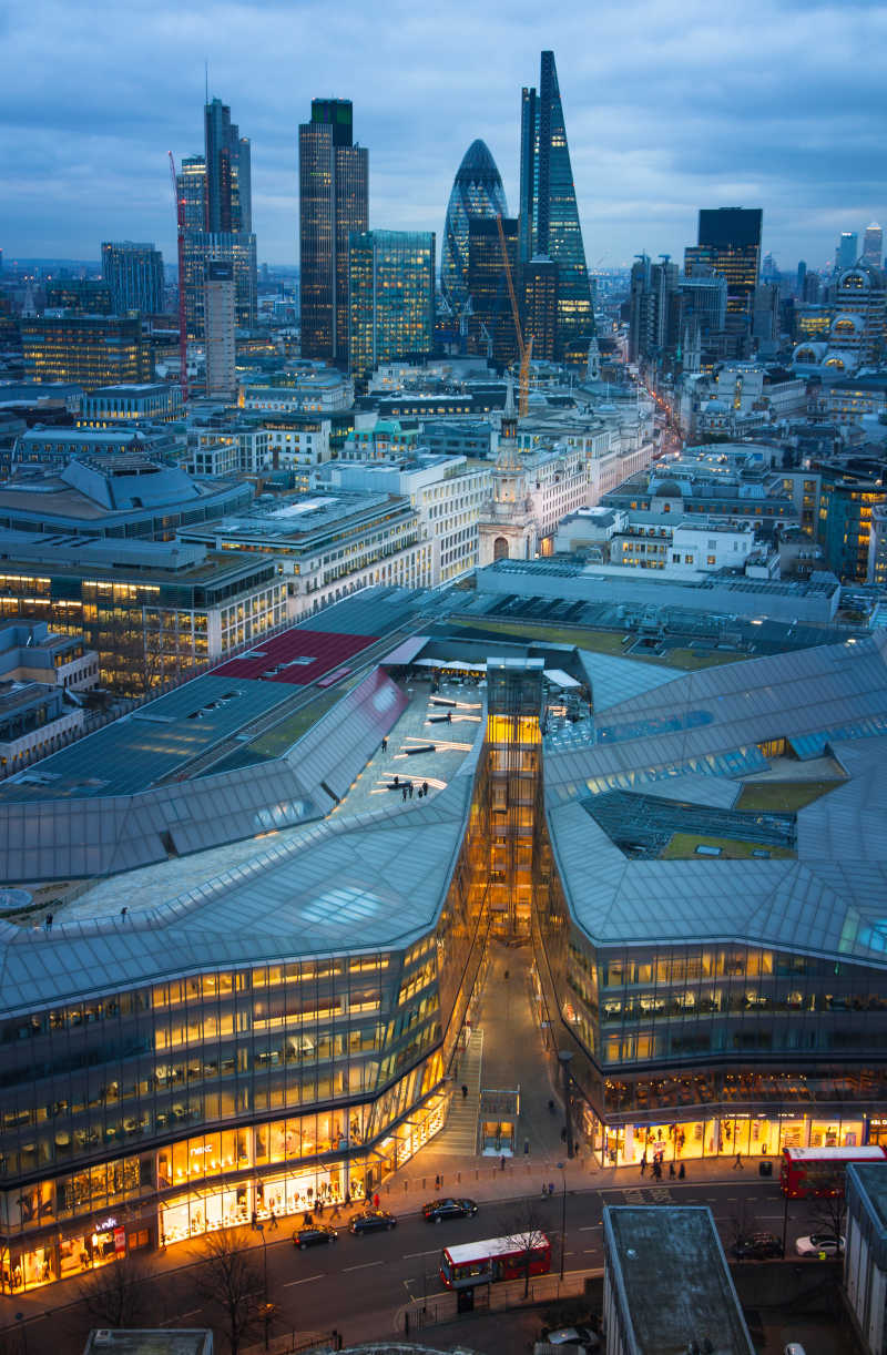 伦敦夜晚的街道