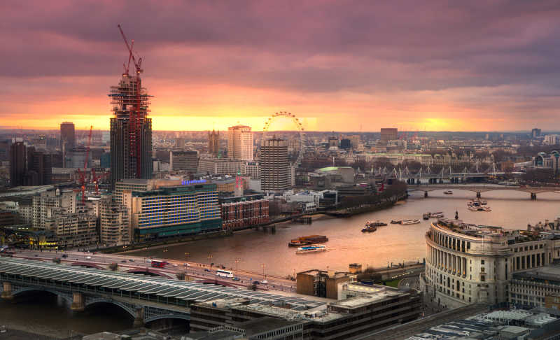夕阳下的伦敦城市
