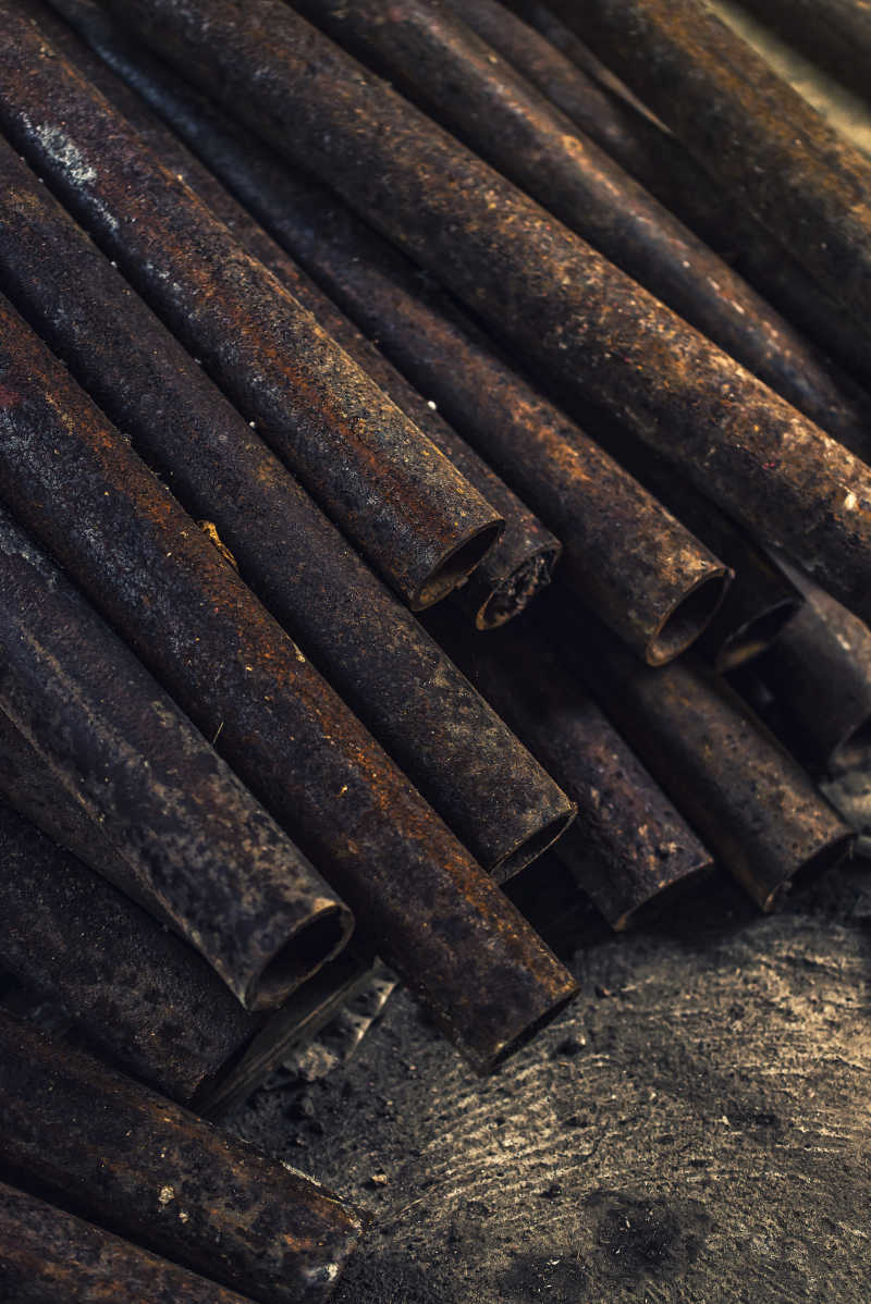 生锈的金属管