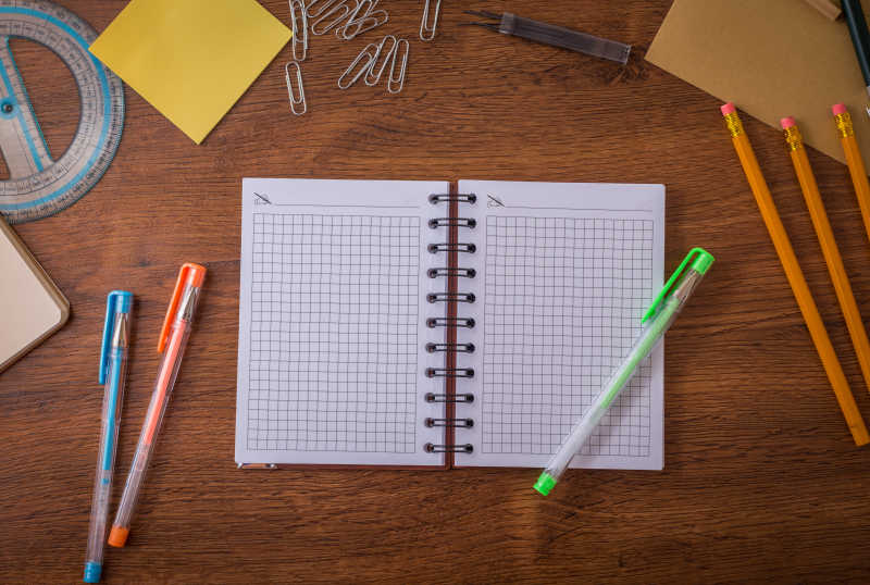 笔记本与学校用品