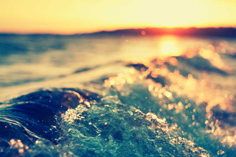 海面上泛起的海浪