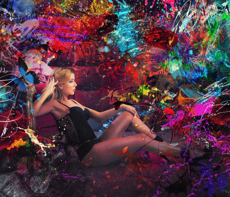 多彩颜料笔触背景中的性感装扮的金发女人