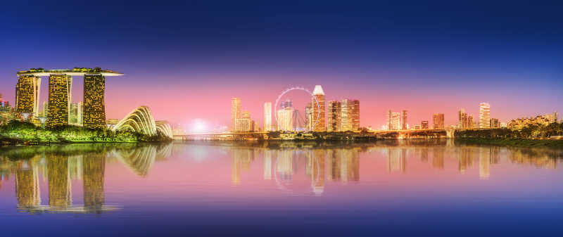 新加坡天际线与滨海湾美丽的夜间景观