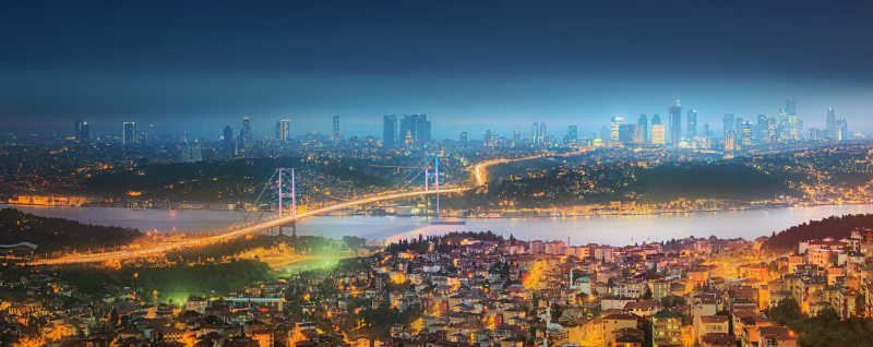 博斯普鲁斯海峡大桥的全景