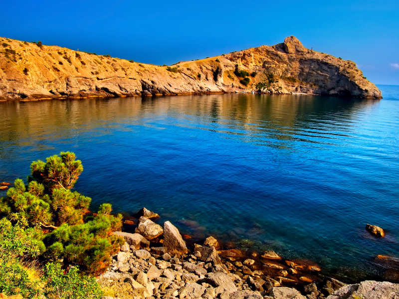 乌克兰克里米亚的山上的海湾