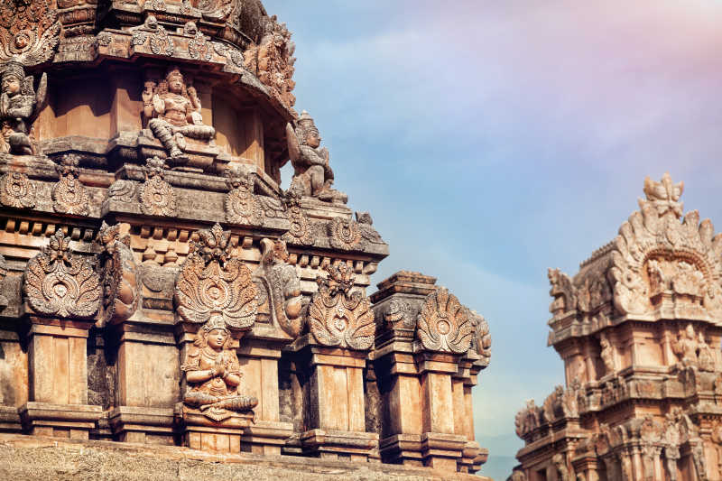 古印度教庙宇雕刻的神灵与神话中的生物